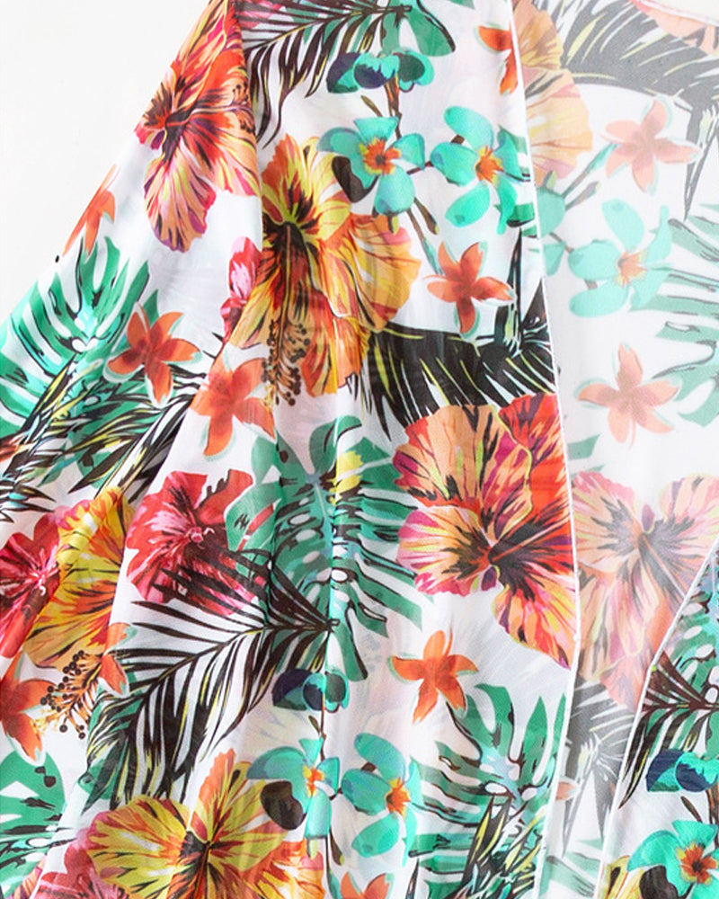 Bikini's met bloemenprint en strandjurkjes