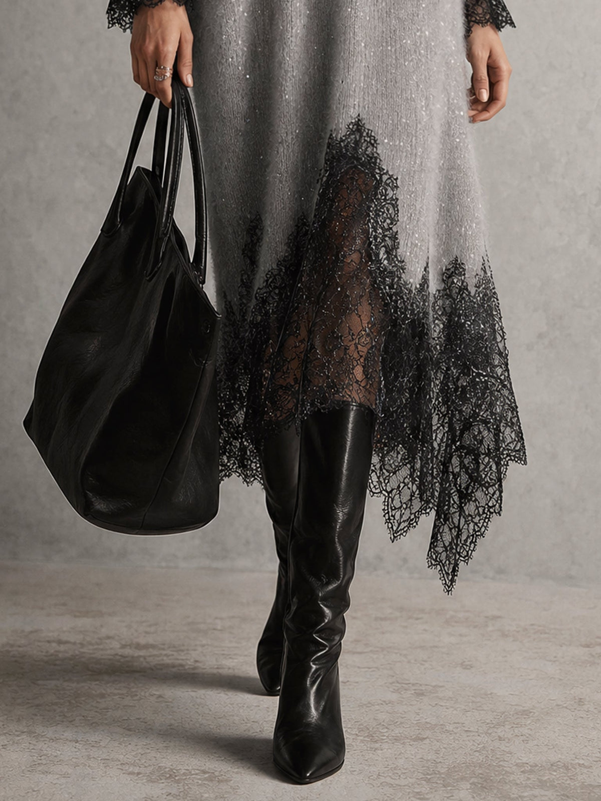 Robe midi en maille grise à détails en dentelle