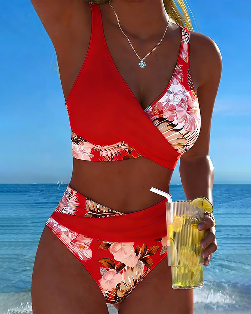 Bikini met bloemenprint en split
