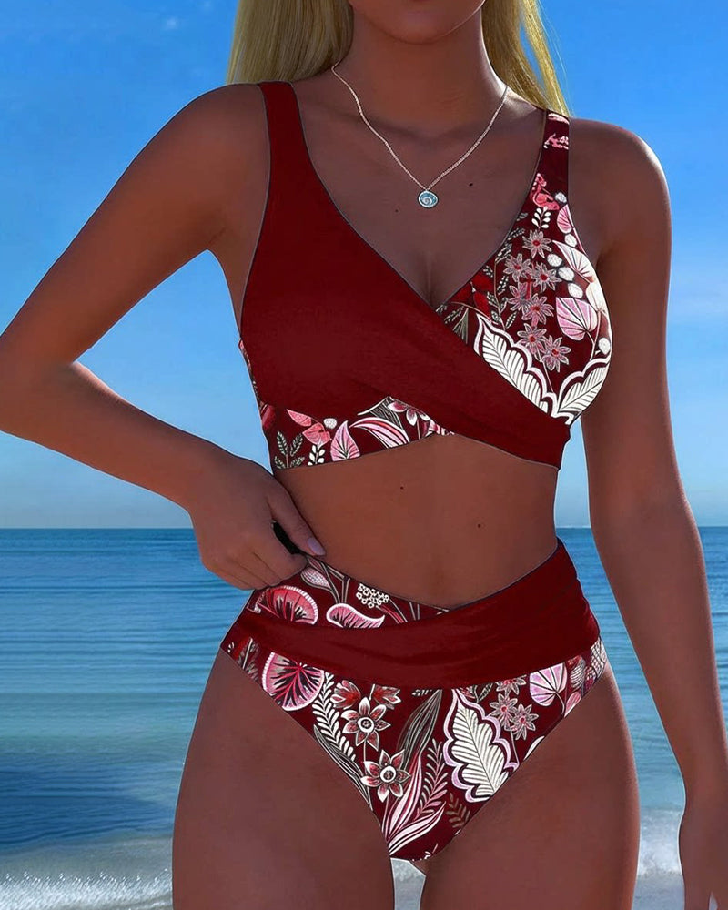 Modieuze bikini met bloemenprint en kleurcontrast