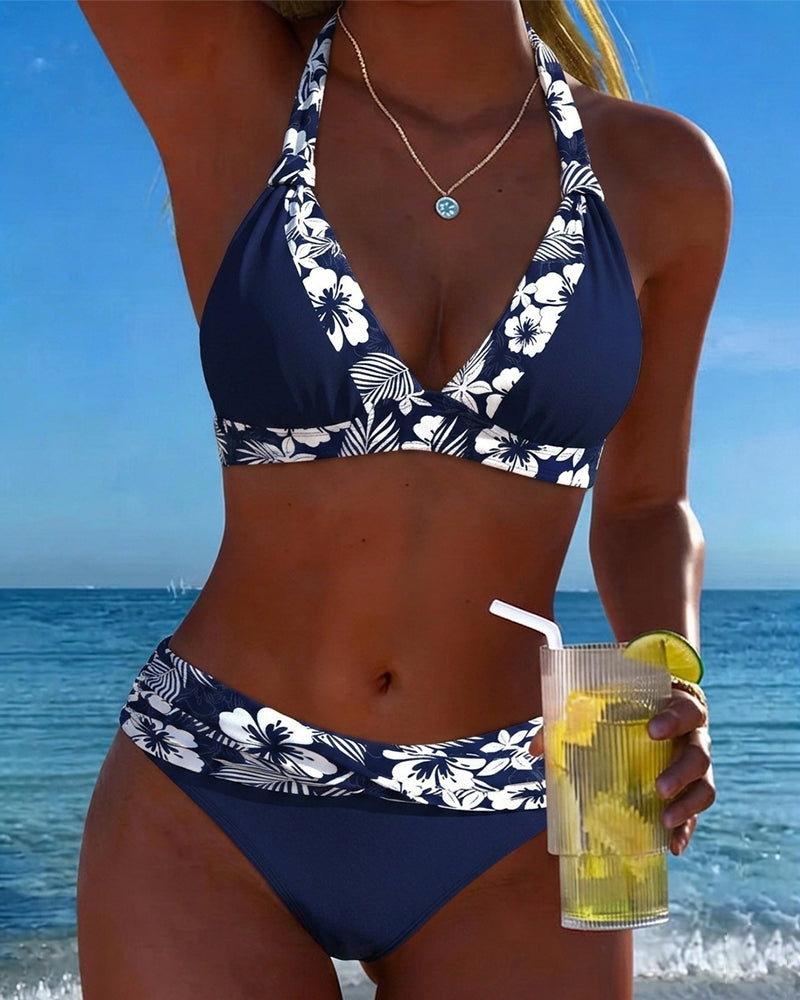Blauwe en witte bikini met diepe V-hals en driehoekjesprint