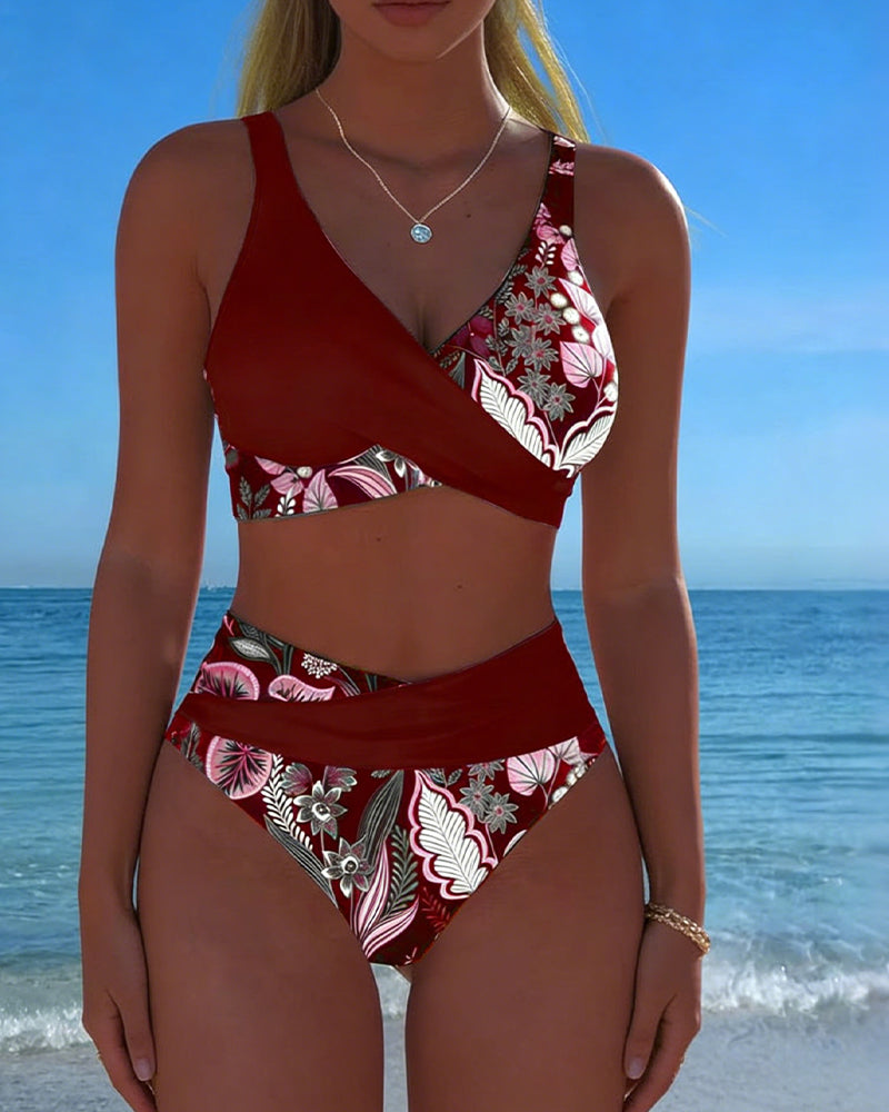 Modieuze bikini met bloemenprint en kleurcontrast