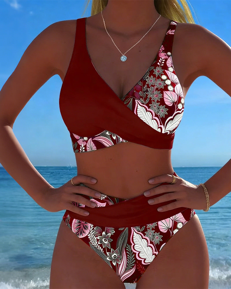 Modieuze bikini met bloemenprint en kleurcontrast