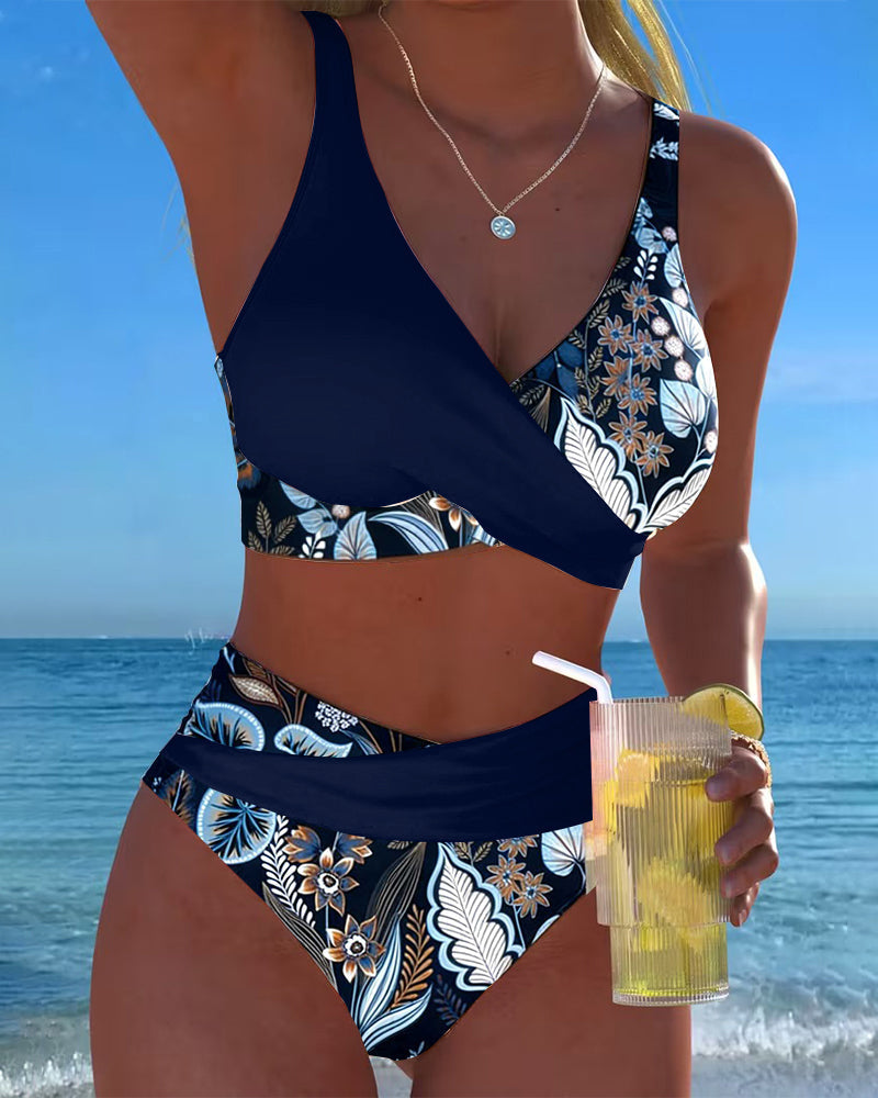 Modieuze bikini met bloemenprint en kleurcontrast