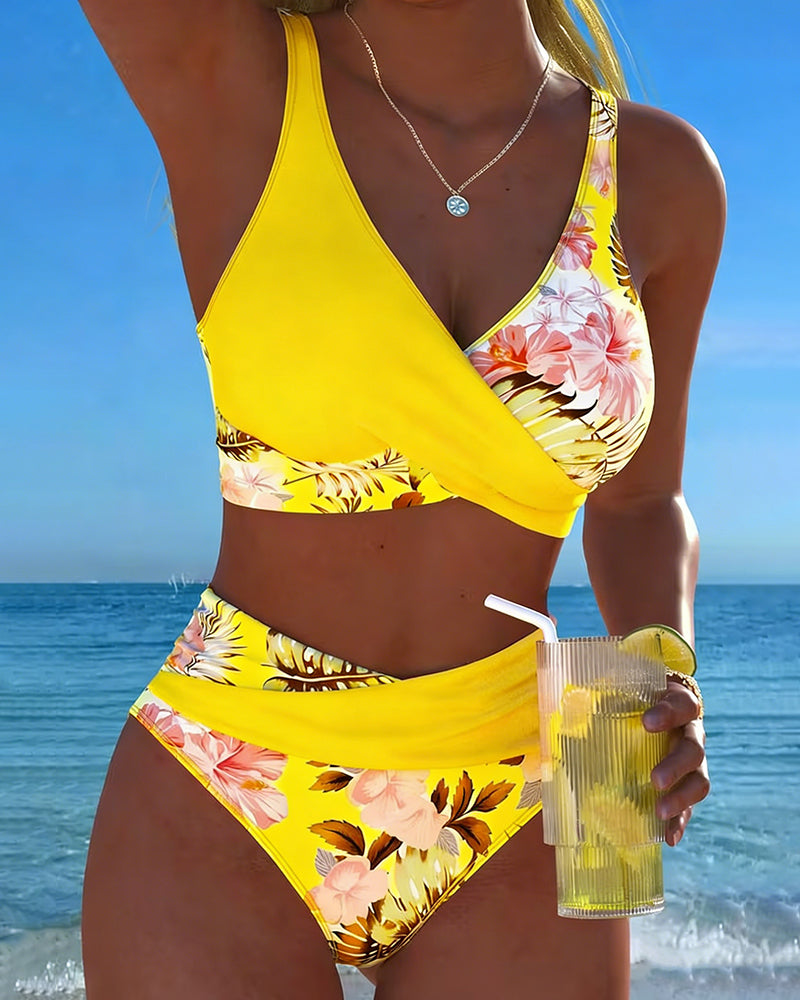 Bikini met bloemenprint en split
