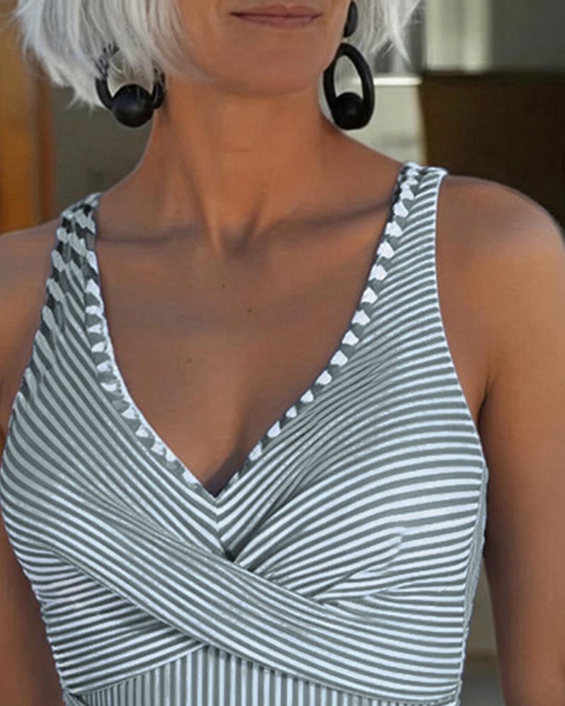 Gestreepte jumpsuit met V-hals