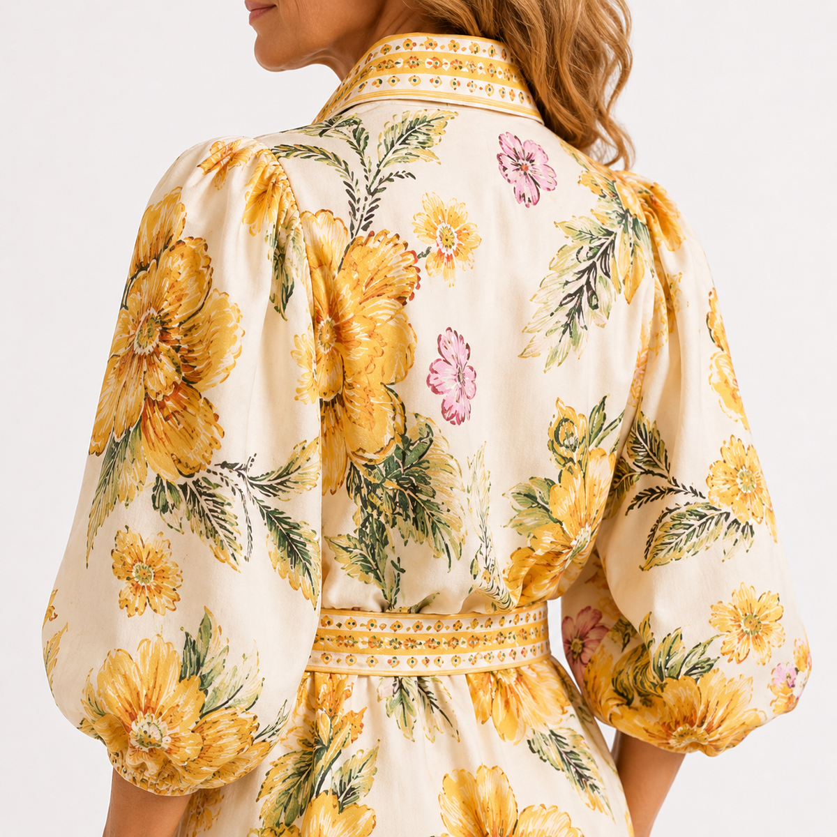 Chantal – Bloesjurk met bloemenprint en ceintuur in de taille