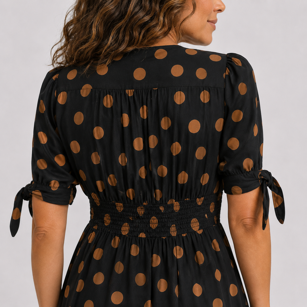 Louise - Elegante jurk met stippen