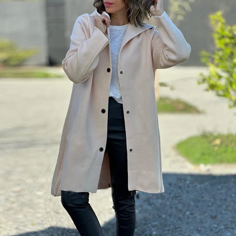 Veste ample à capuche et fermeture boutonnée
