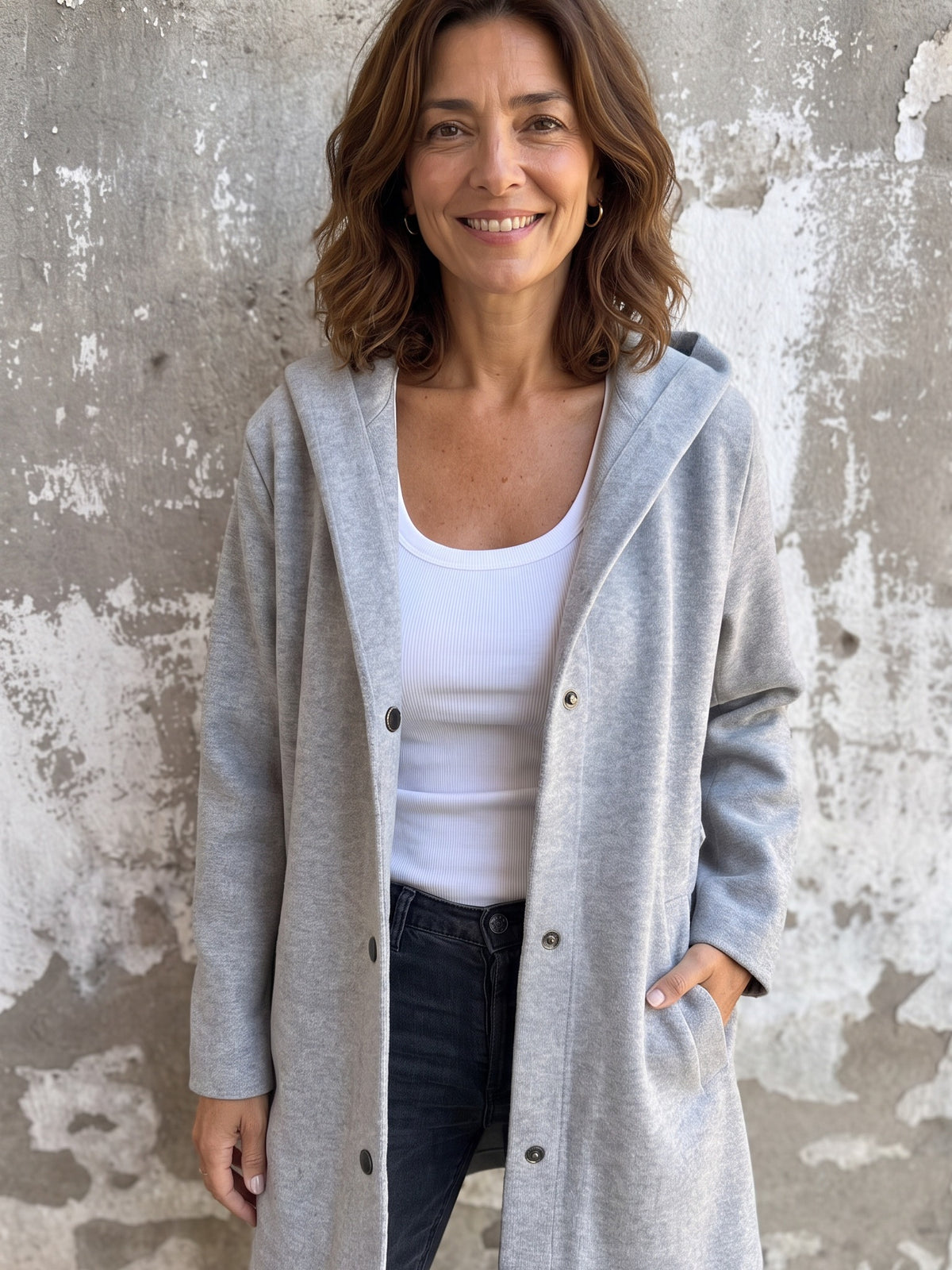 Veste ample à capuche portée