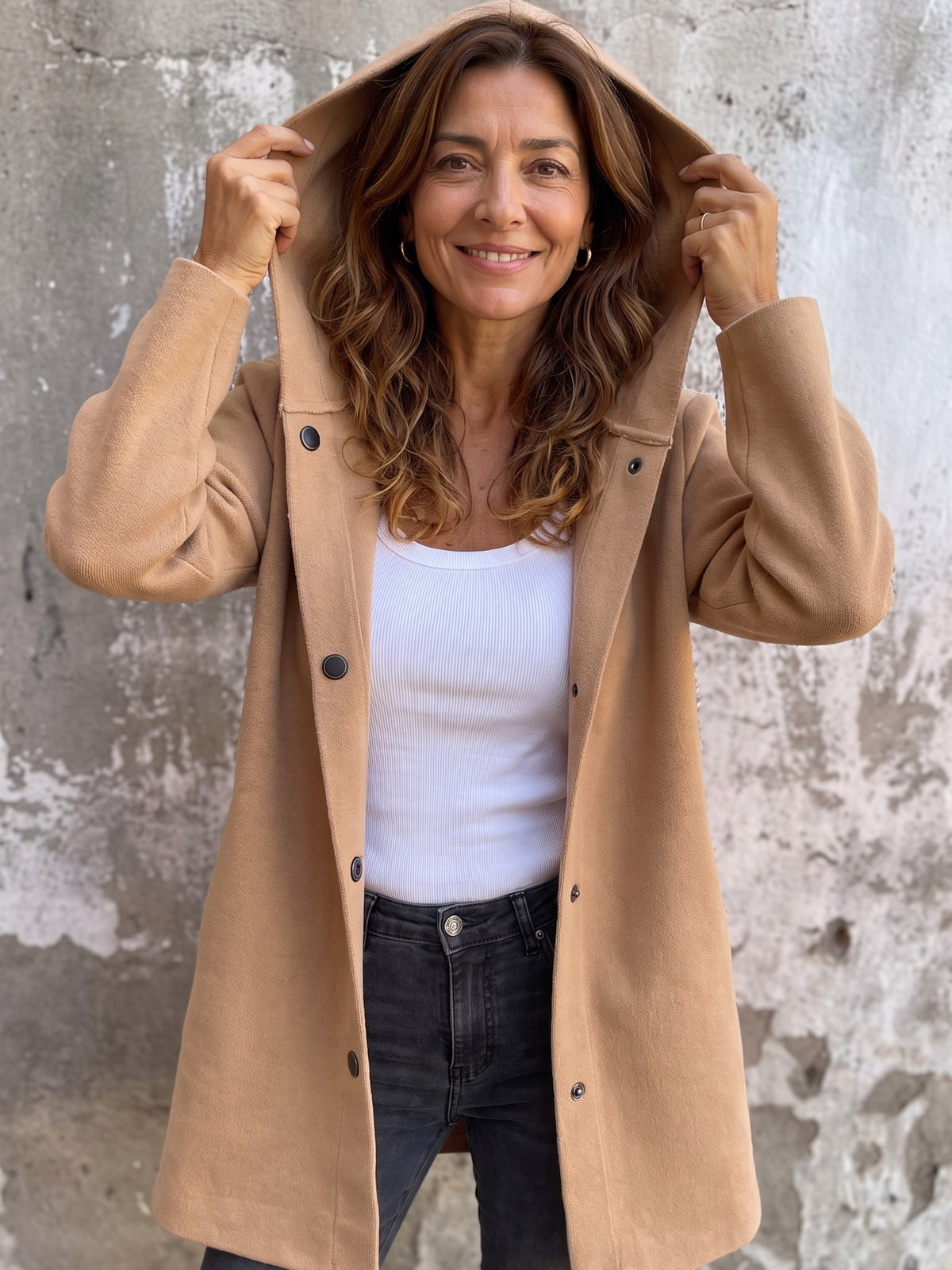 Veste ample à capuche portée