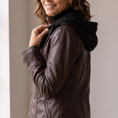 Sandrine veste mi-saison portée