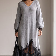 Robe midi en maille grise portée